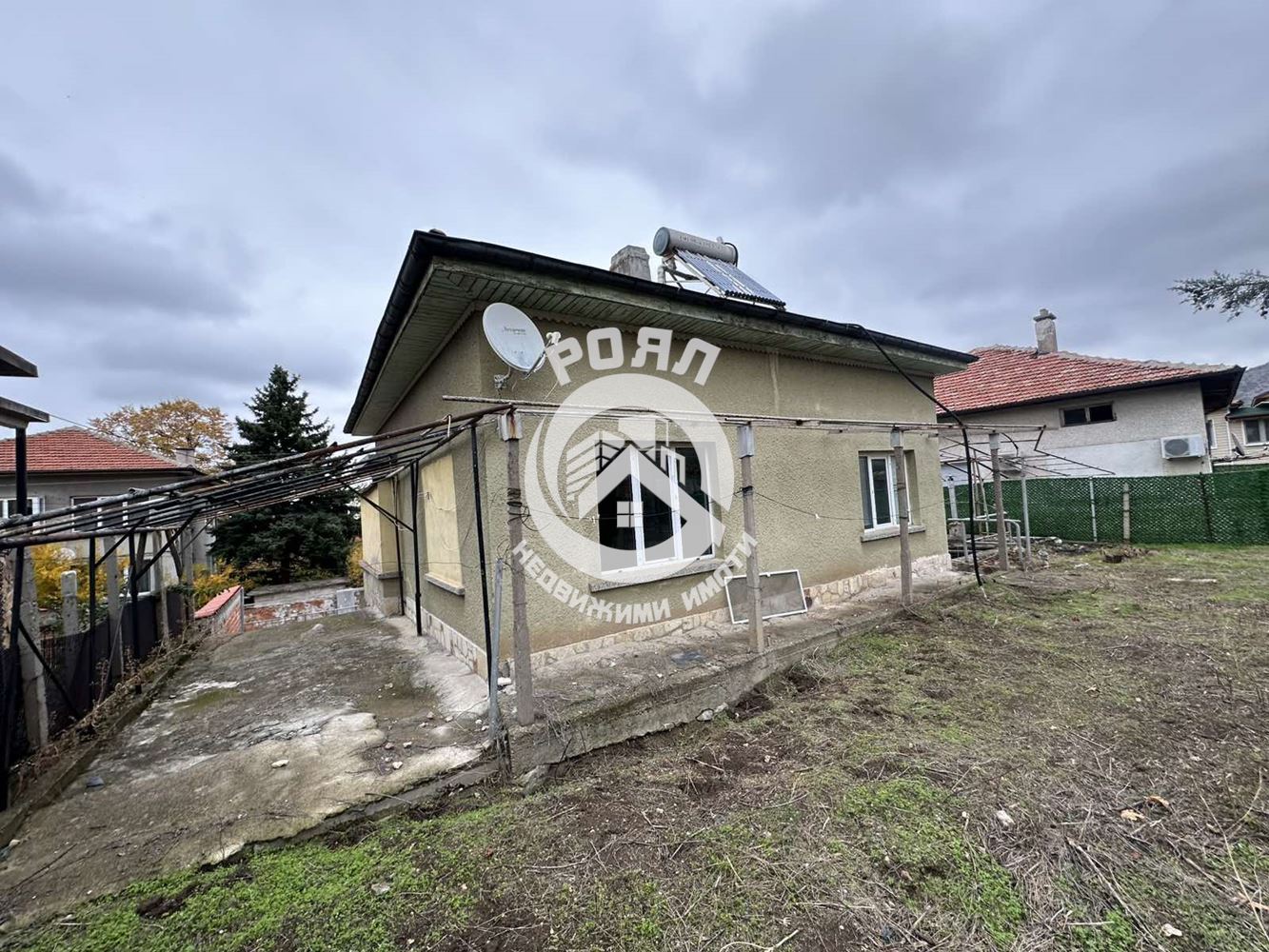 Роял Имоти продава двуетажна къща в гр.Перущица - 0