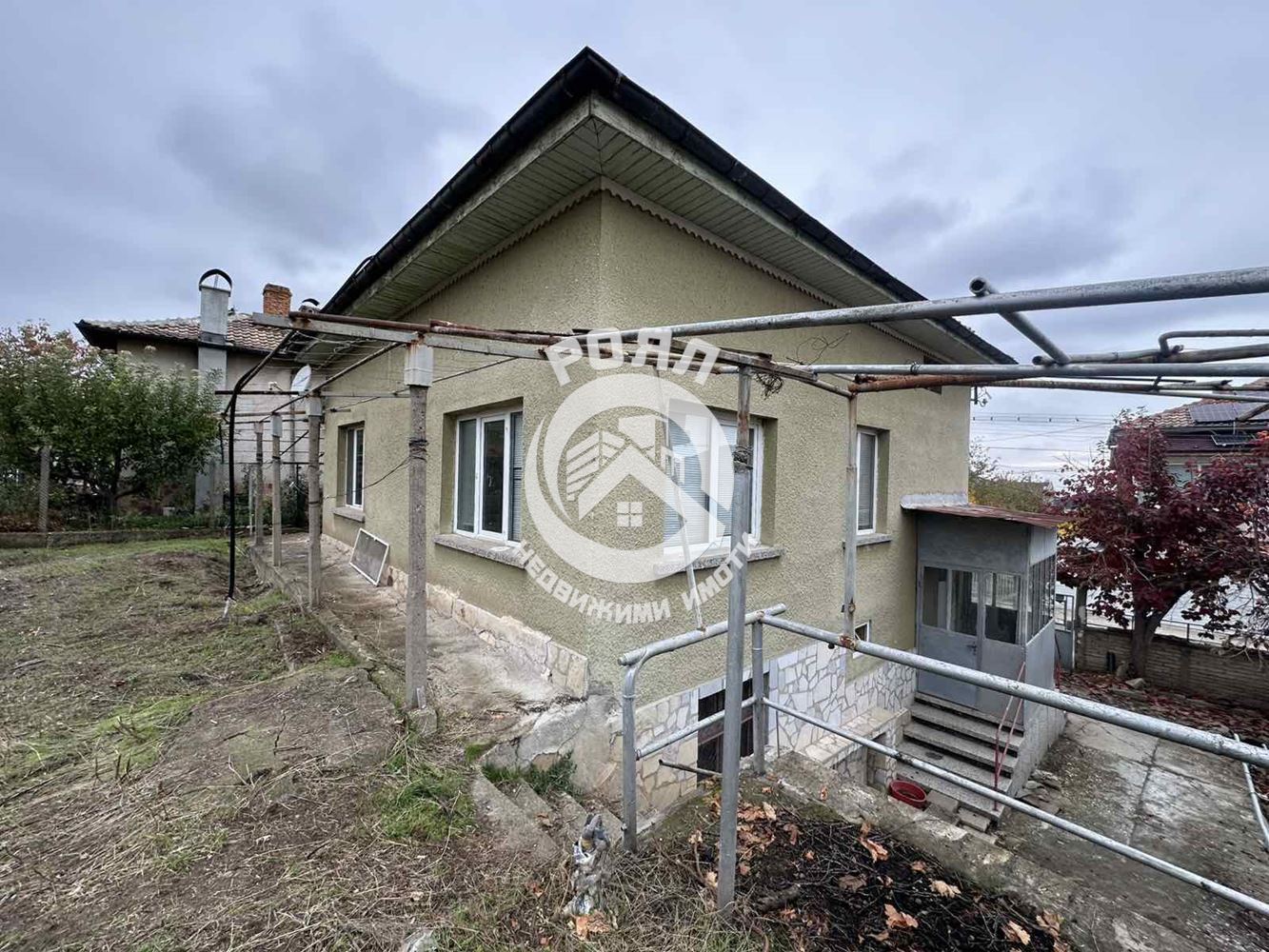 Роял Имоти продава двуетажна къща в гр.Перущица - 0