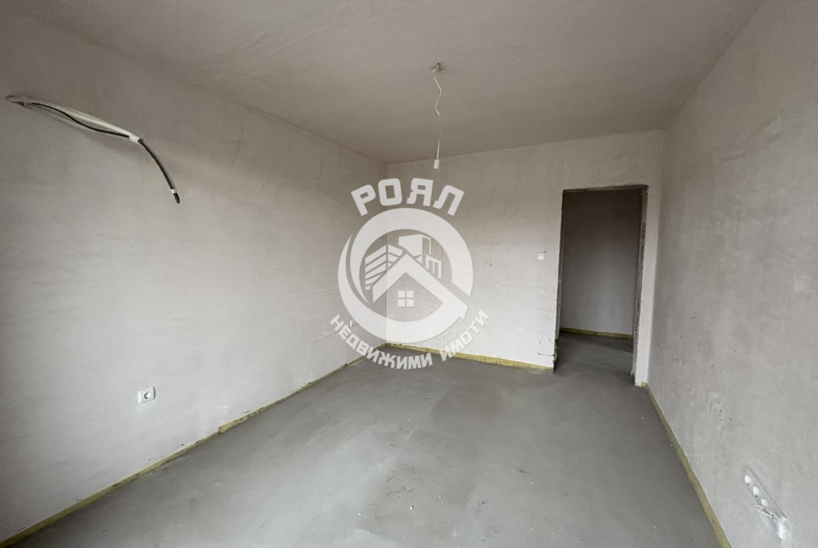 Роял Имоти продава ЕКСКЛУЗИВНО тристаен апартамент пред акт 16 в кв.Христо Смирненски - 0