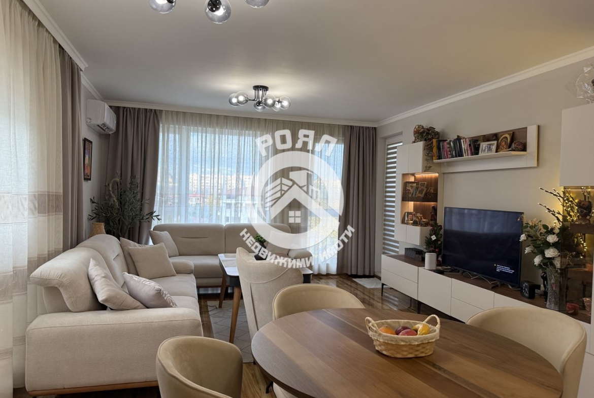 Роял имоти продава Ексклузивно тристаен, обзаведен апартамент, Остромила, Пловдив - 0