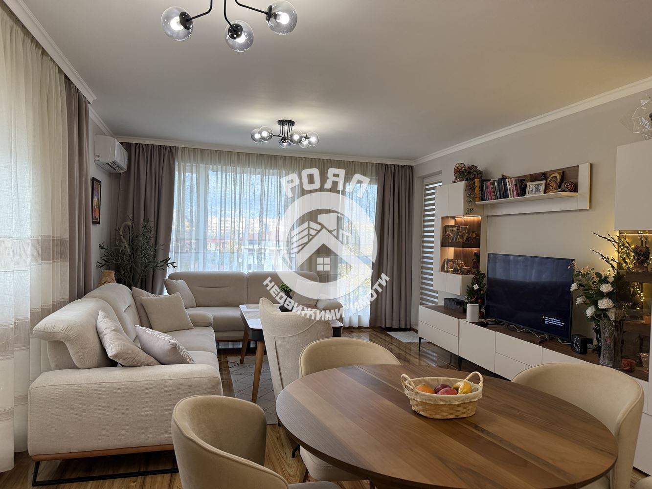 Роял имоти продава Ексклузивно тристаен, обзаведен апартамент, Остромила, Пловдив - 0