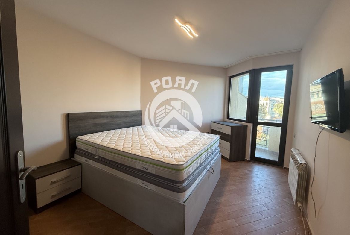 Роял имоти продава Ексклузивно тристаен апартамент, до ключ, Кючук Париж, Пловдив - 0