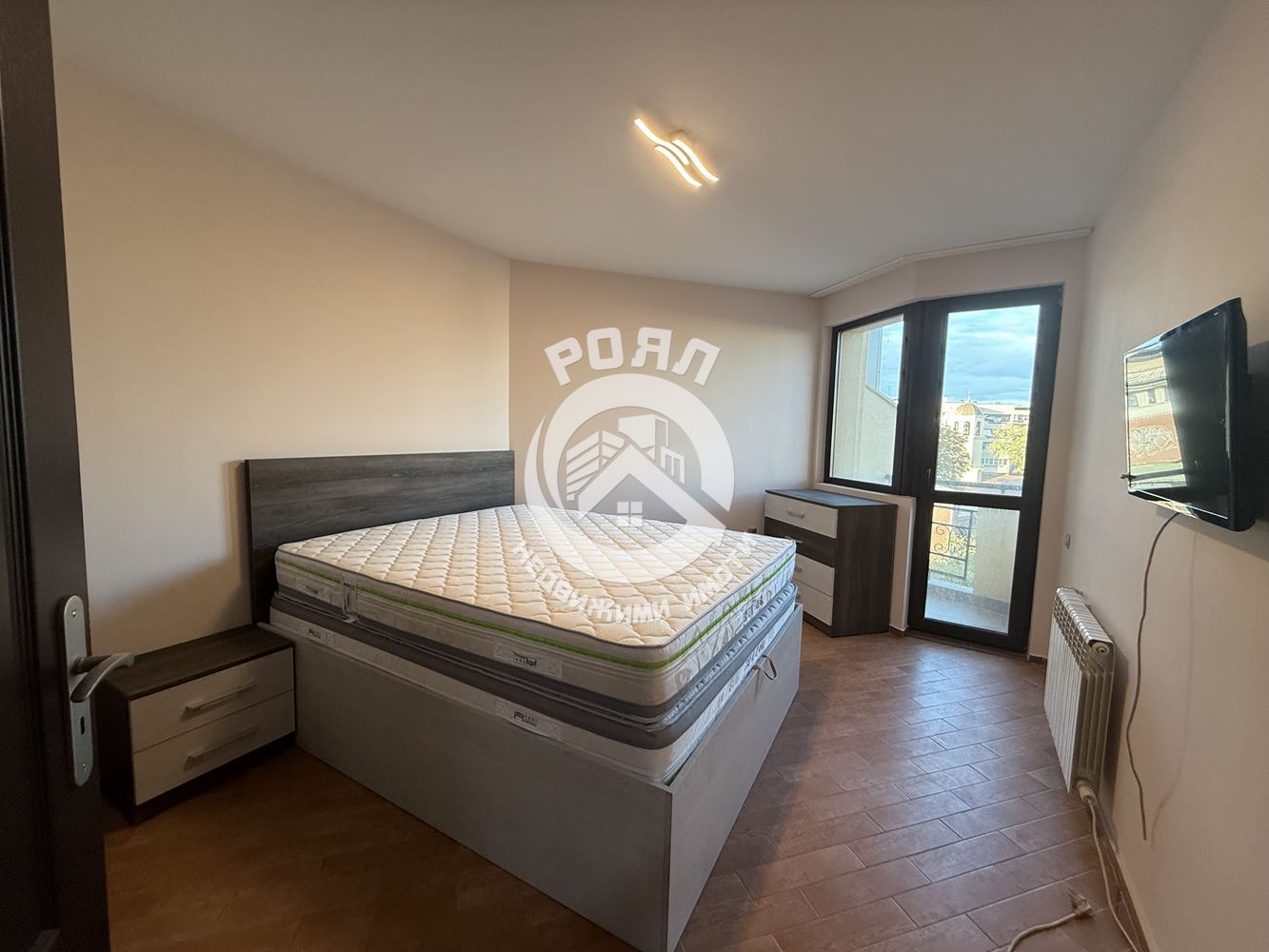 Роял имоти продава Ексклузивно тристаен апартамент, до ключ, Кючук Париж, Пловдив - 0