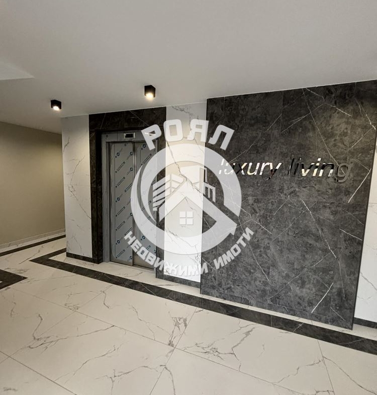 Роял Имоти продава ЕКСКЛУЗИВНО тристаен апартамент пред акт 16 в кв.Христо Смирненски - 0