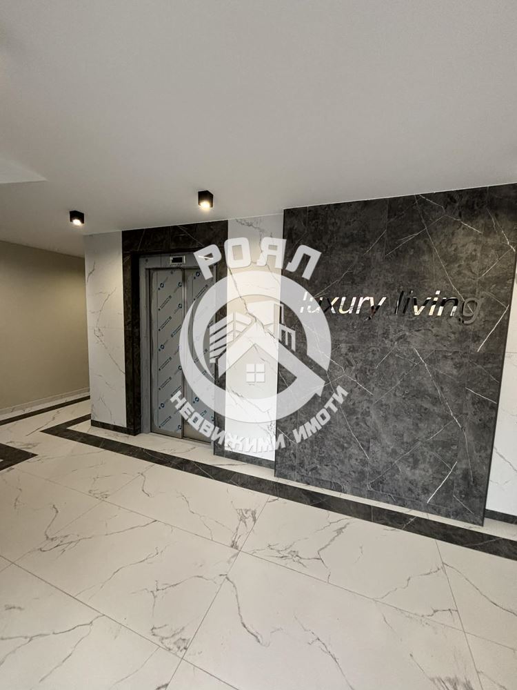 Роял Имоти продава ЕКСКЛУЗИВНО тристаен апартамент пред акт 16 в кв.Христо Смирненски - 0