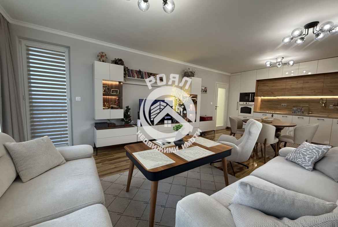 Роял имоти продава Ексклузивно тристаен, обзаведен апартамент, Остромила, Пловдив - 0