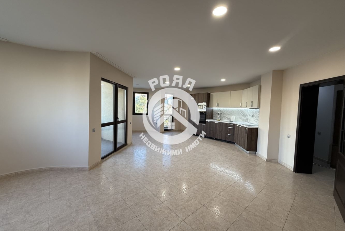 Роял имоти продава Ексклузивно тристаен апартамент, до ключ, Кючук Париж, Пловдив - 0