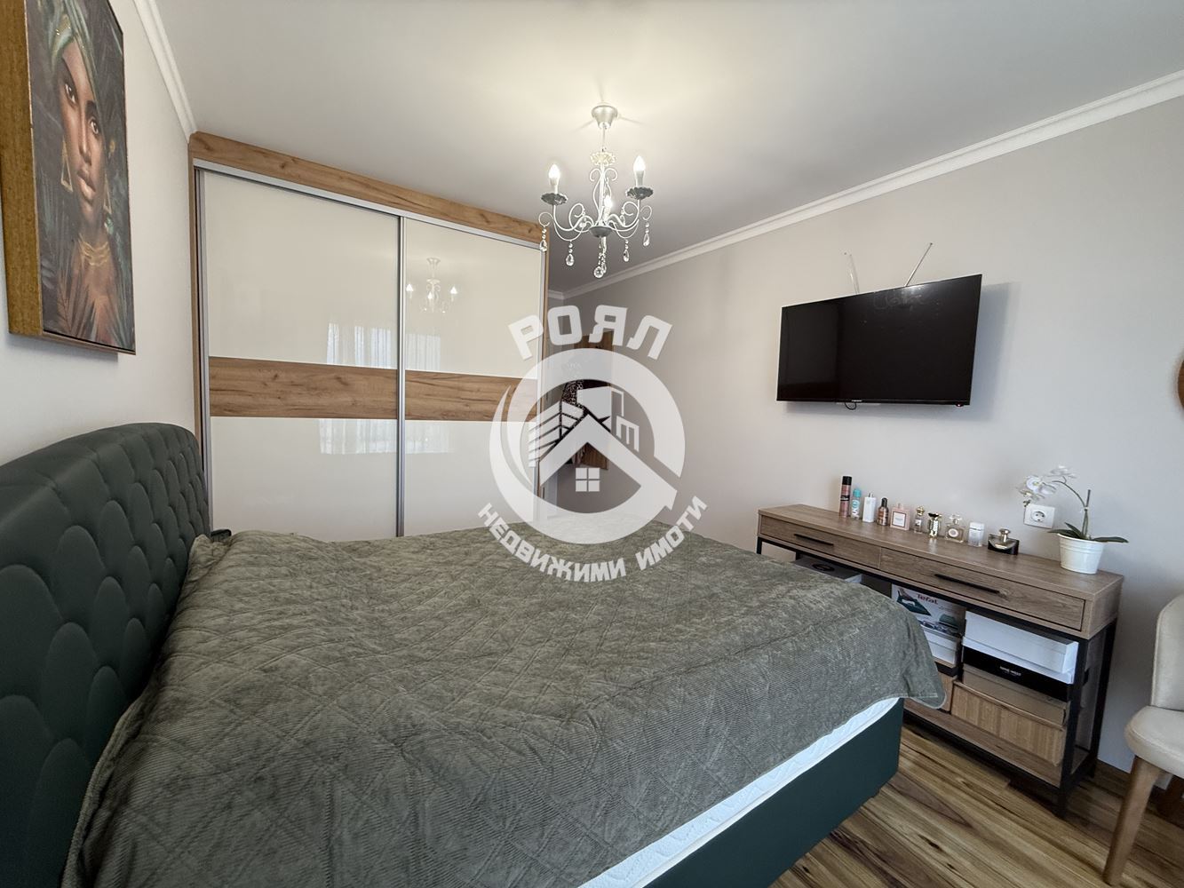 Роял имоти продава Ексклузивно тристаен, обзаведен апартамент, Остромила, Пловдив - 0