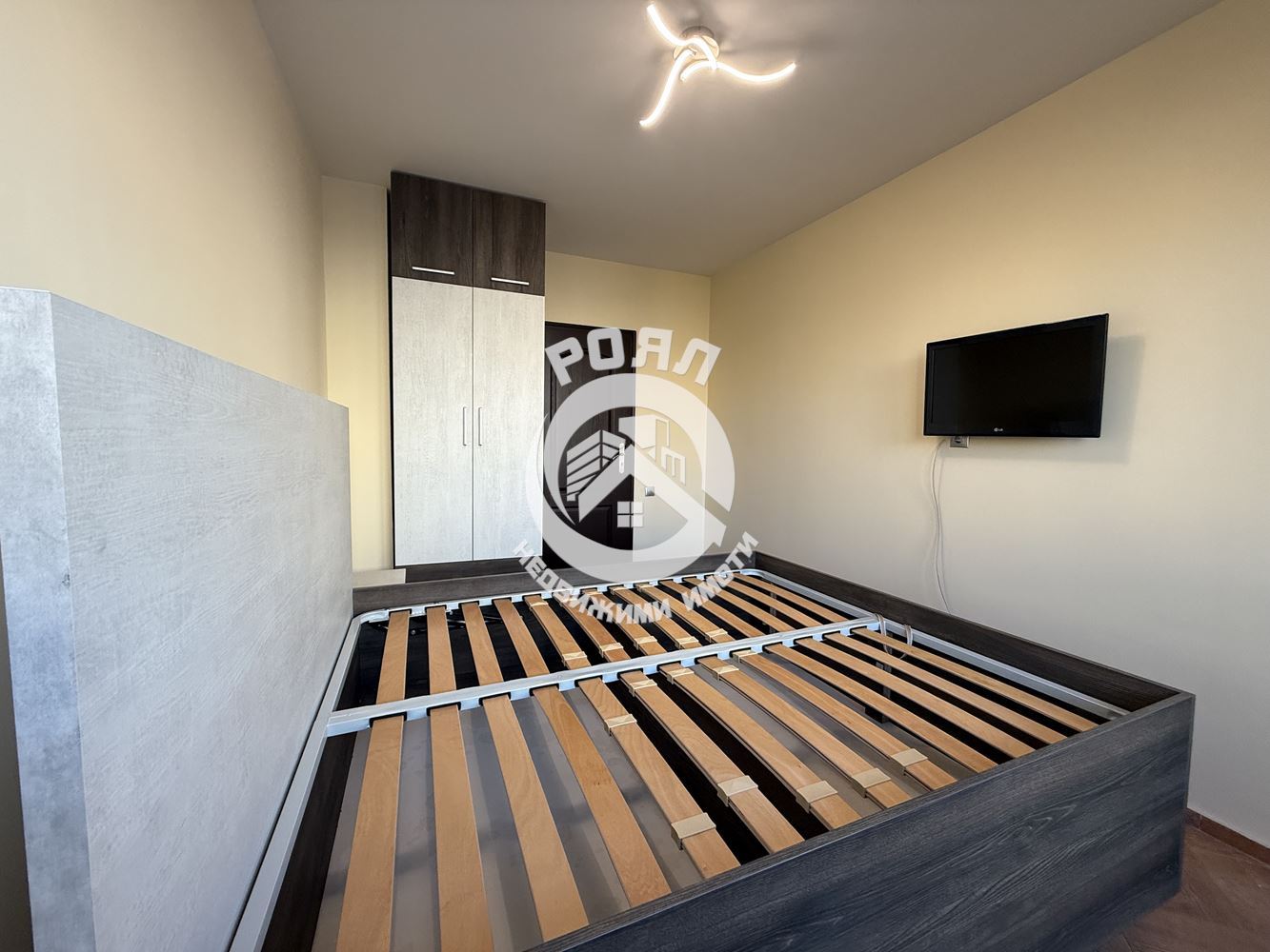 Роял имоти продава Ексклузивно тристаен апартамент, до ключ, Кючук Париж, Пловдив - 0