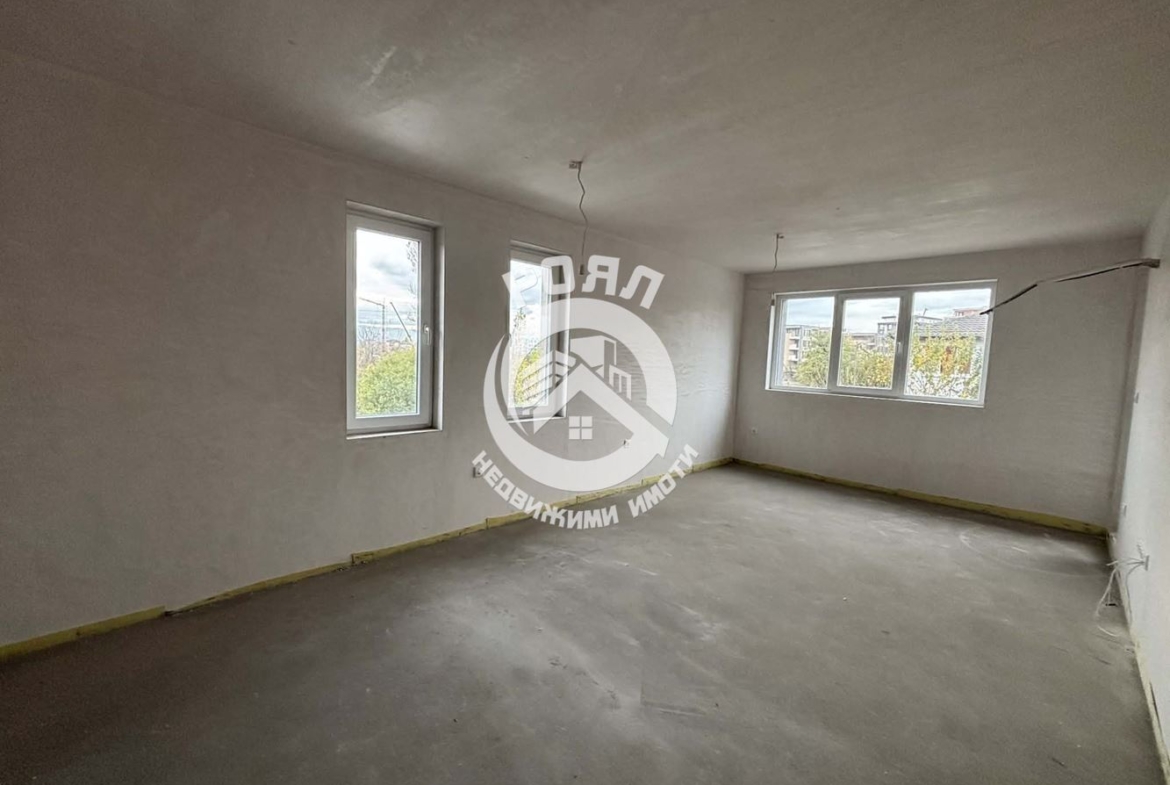 Роял Имоти продава ЕКСКЛУЗИВНО тристаен апартамент пред акт 16 в кв.Христо Смирненски - 0