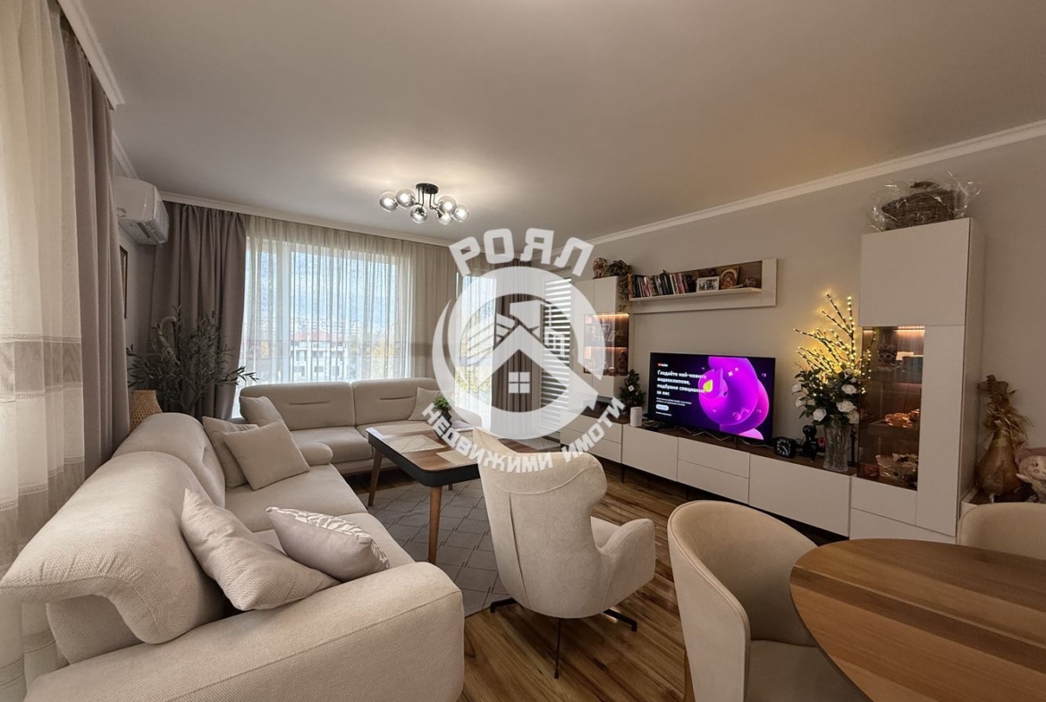 Роял имоти продава Ексклузивно тристаен, обзаведен апартамент, Остромила, Пловдив - 0