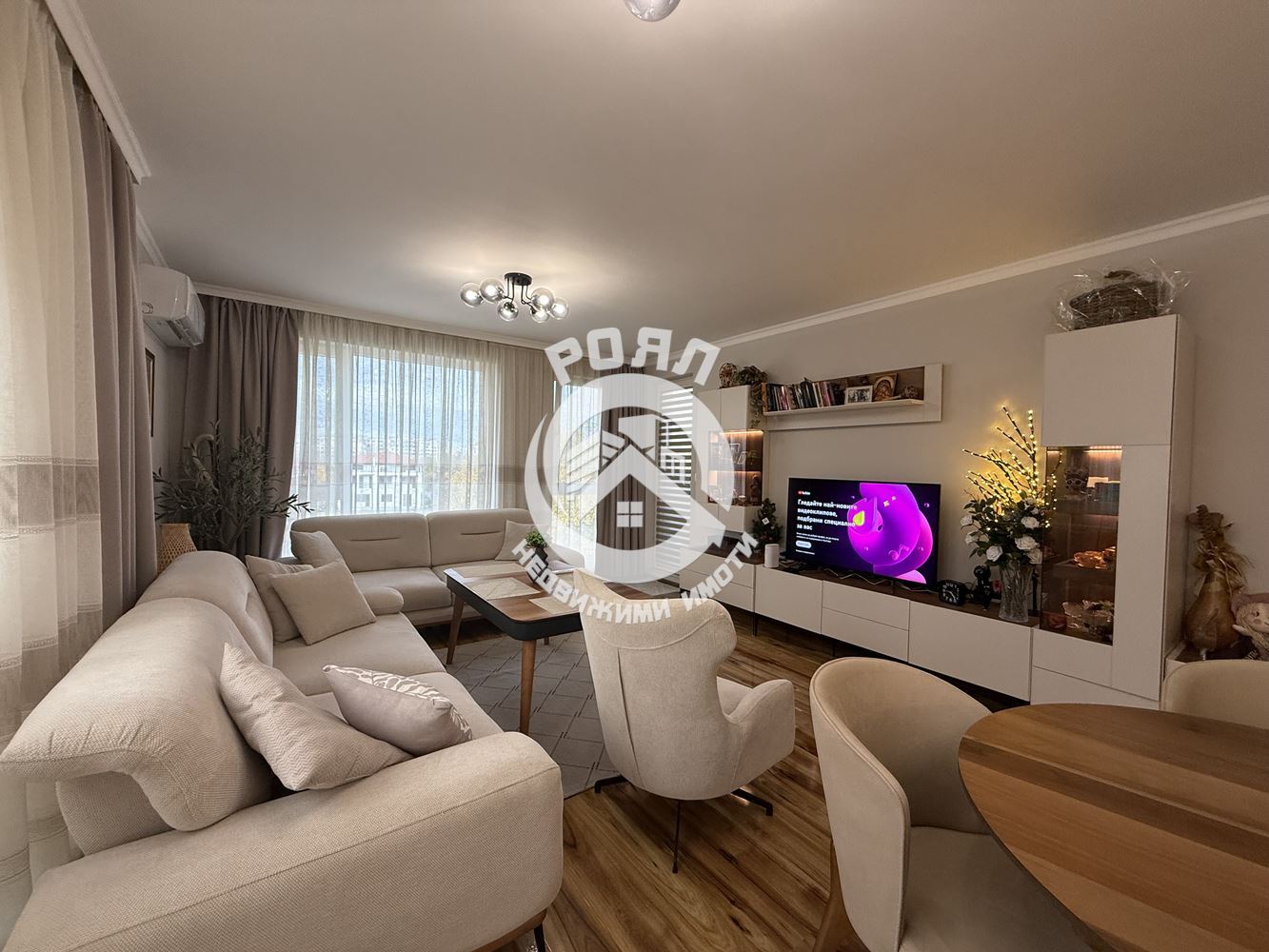 Роял имоти продава Ексклузивно тристаен, обзаведен апартамент, Остромила, Пловдив - 0