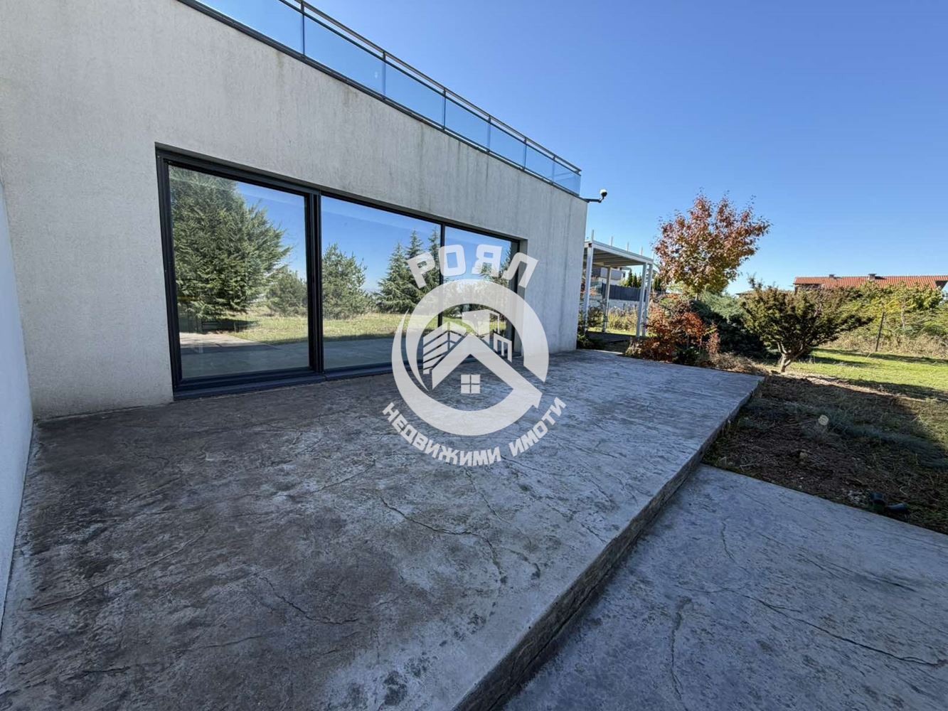 Роял имоти продава къща с двор в с. Белащица - 0