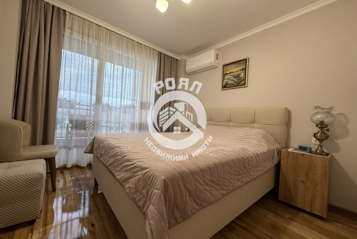 Роял имоти продава Ексклузивно тристаен, обзаведен апартамент, Остромила, Пловдив - 0