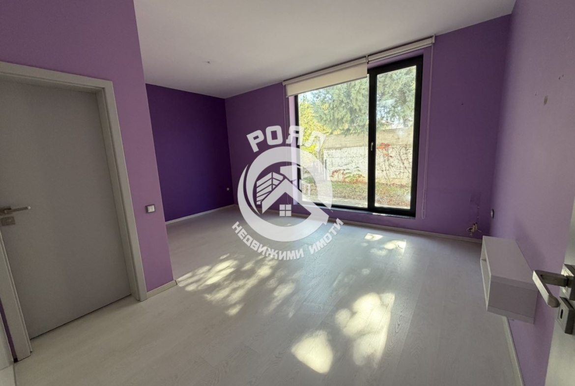 Роял имоти продава къща с двор в с. Белащица - 0