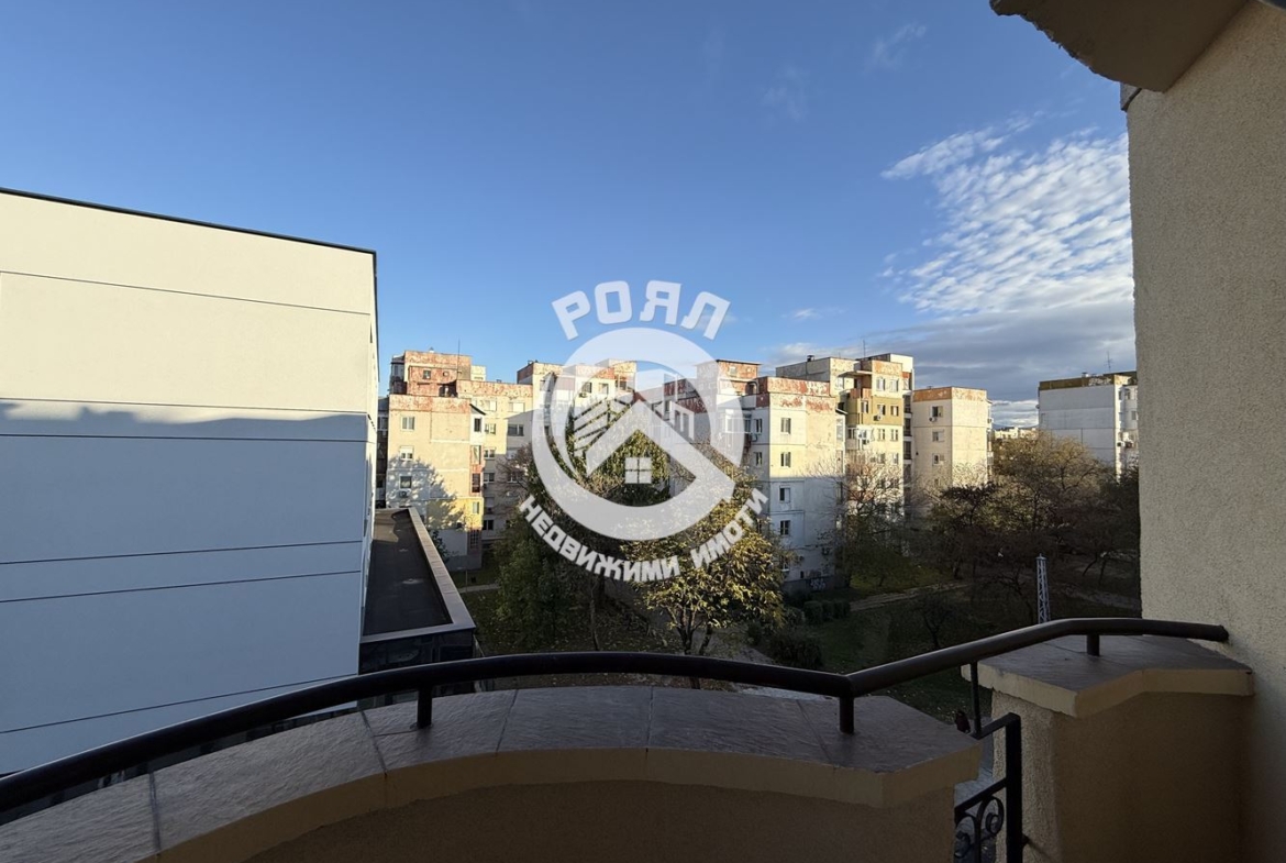 Роял имоти продава Ексклузивно тристаен апартамент, до ключ, Кючук Париж, Пловдив - 0