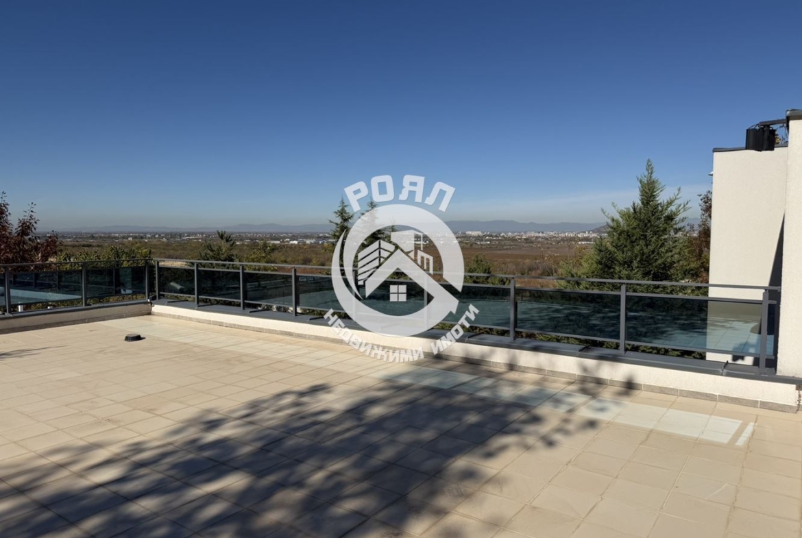 Роял имоти продава къща с двор в с. Белащица - 0