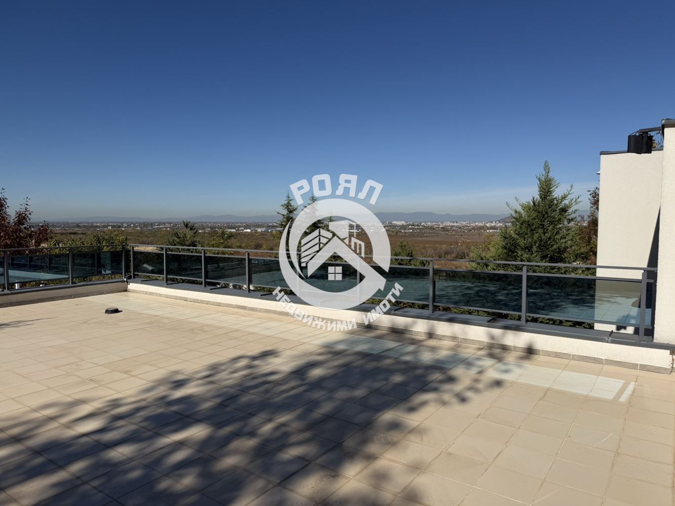 Роял имоти продава къща с двор в с. Белащица - 0