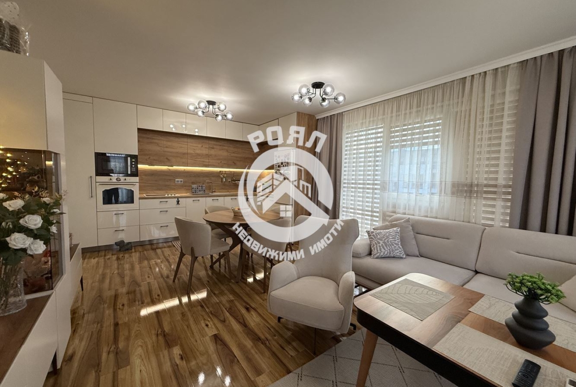 Роял имоти продава Ексклузивно тристаен, обзаведен апартамент, Остромила, Пловдив - 0