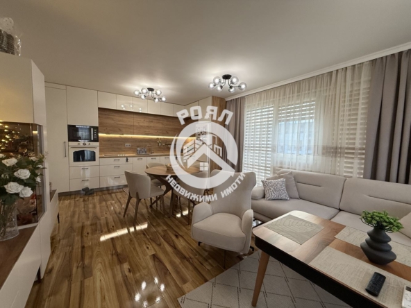 Роял имоти продава Ексклузивно тристаен, обзаведен апартамент, Остромила, Пловдив - 0