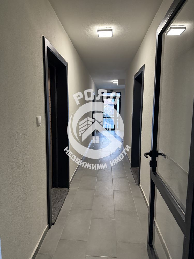 Роял имоти продава Ексклузивно тристаен, обзаведен апартамент, Остромила, Пловдив - 0