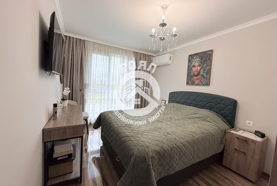 Роял имоти продава Ексклузивно тристаен, обзаведен апартамент, Остромила, Пловдив - 0