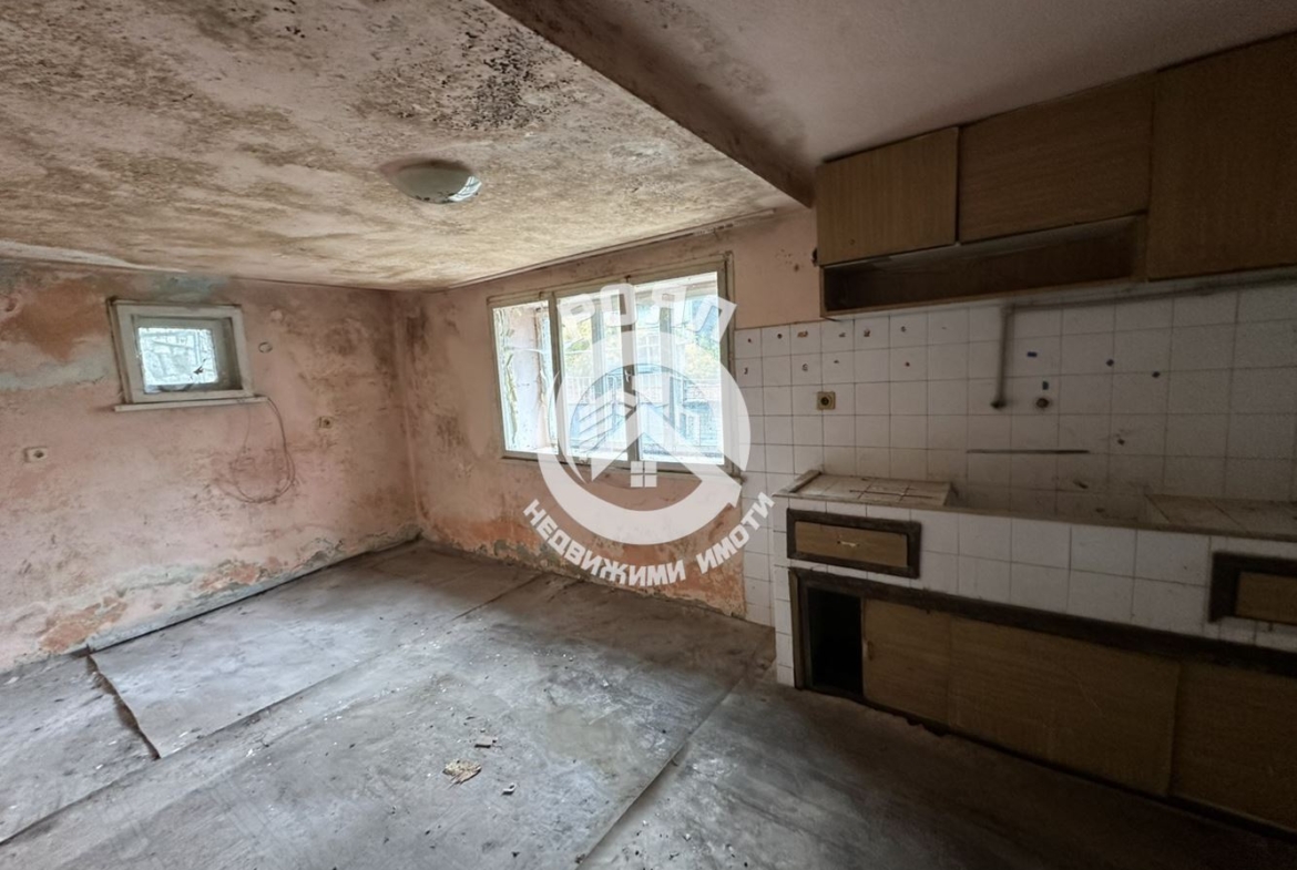 Роял Имоти продава двуетажна къща в гр.Перущица - 0