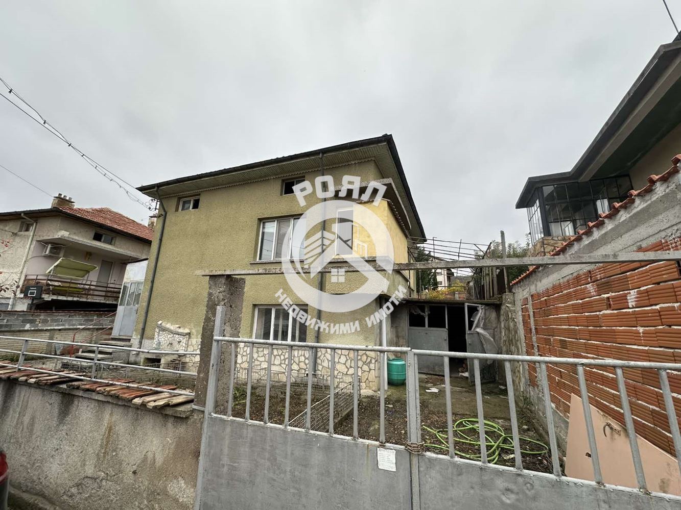 Роял Имоти продава двуетажна къща в гр.Перущица - 0