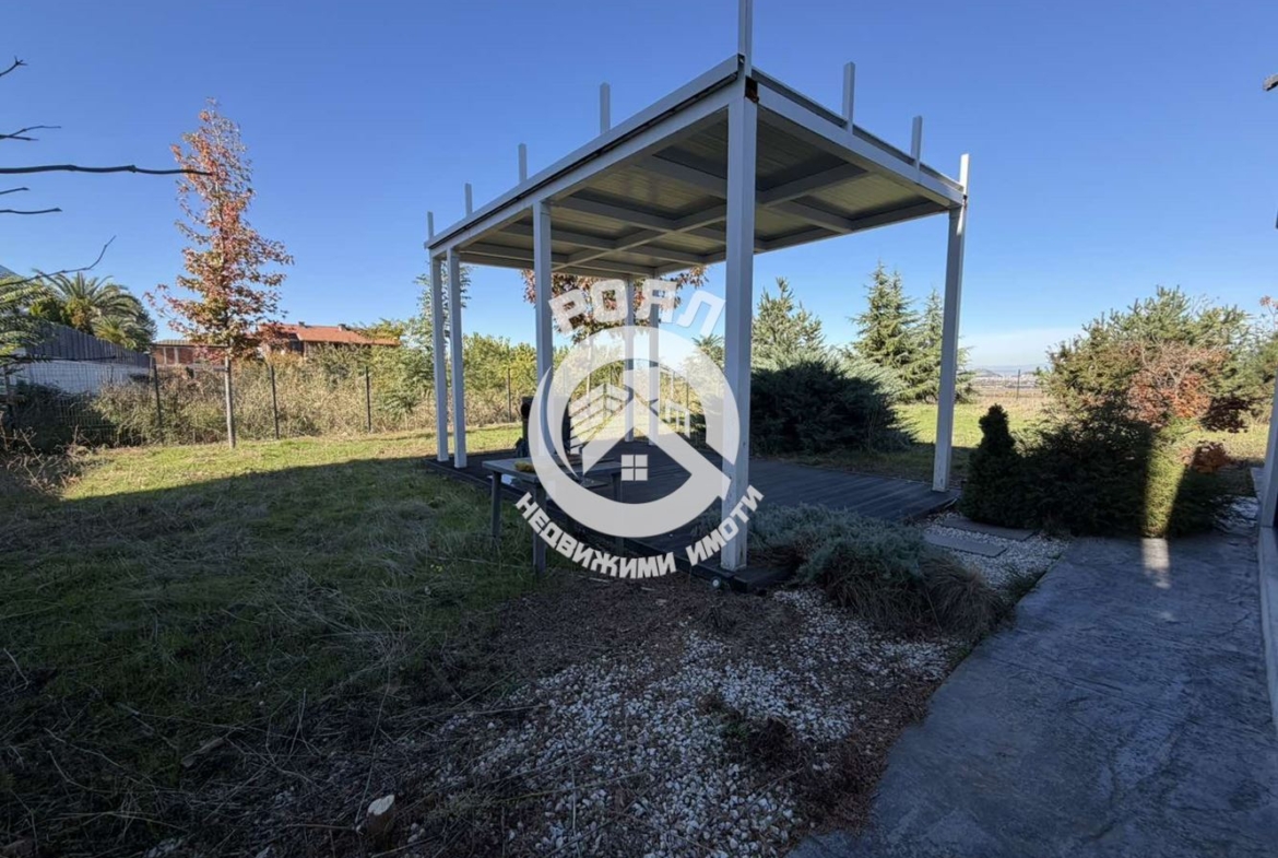 Роял имоти продава къща с двор в с. Белащица - 0