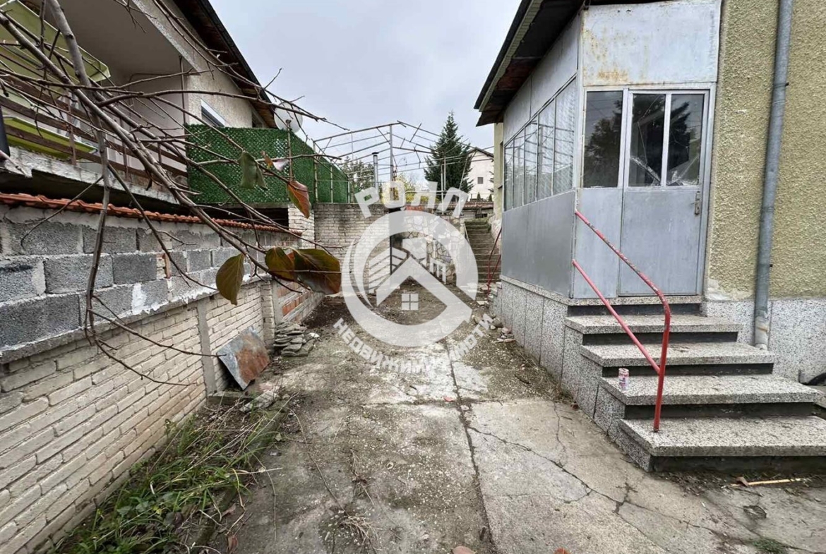 Роял Имоти продава двуетажна къща в гр.Перущица - 0