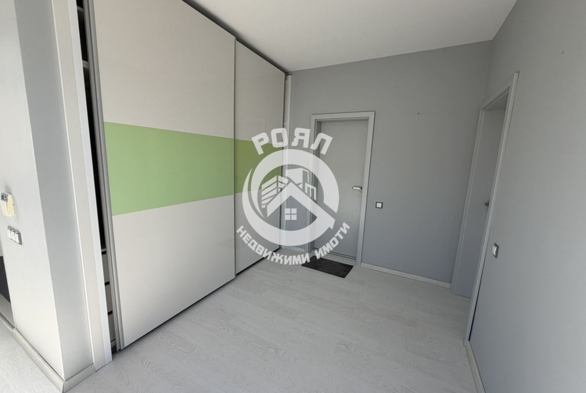 Роял имоти продава къща с двор в с. Белащица - 0