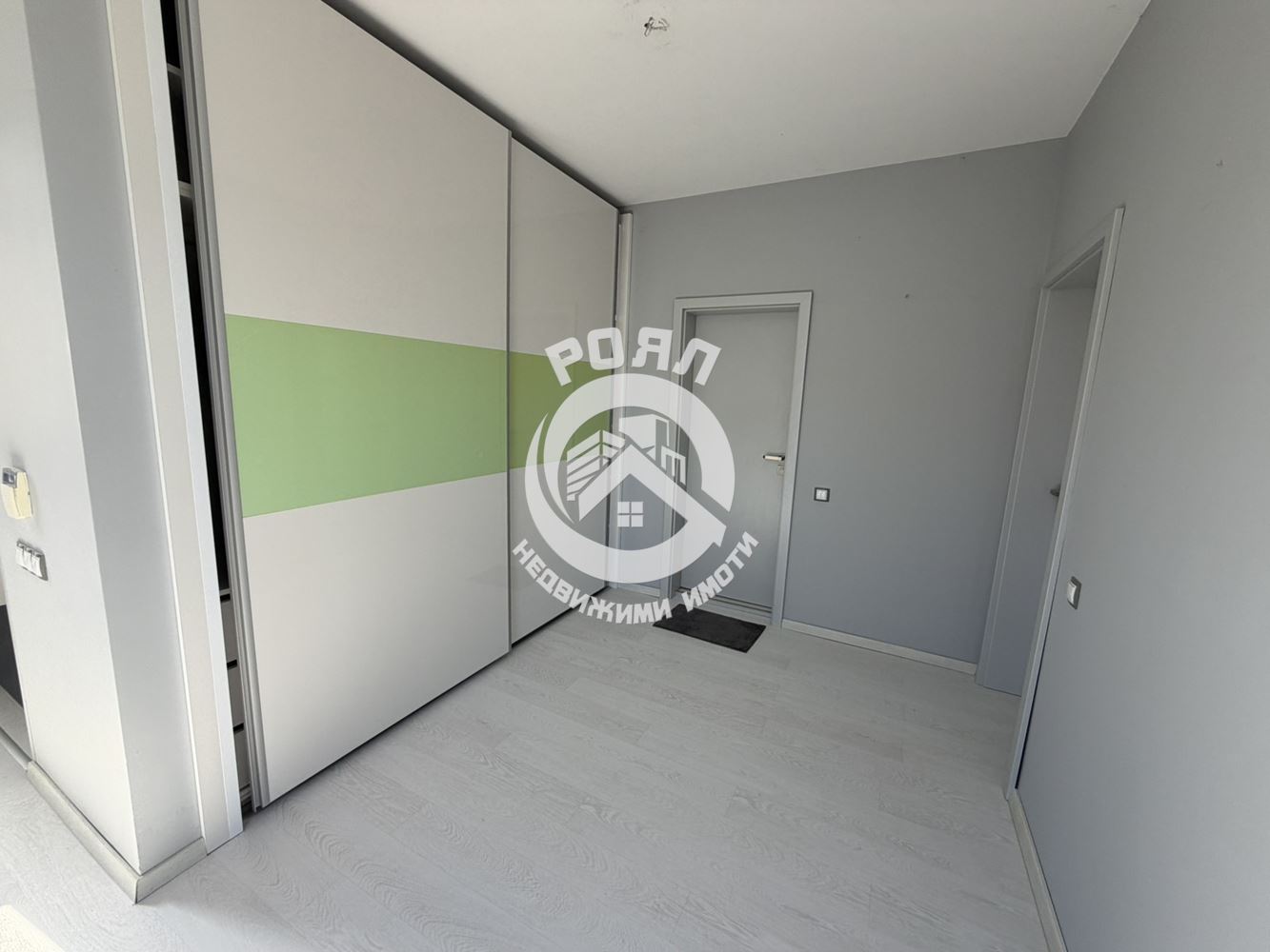 Роял имоти продава къща с двор в с. Белащица - 0