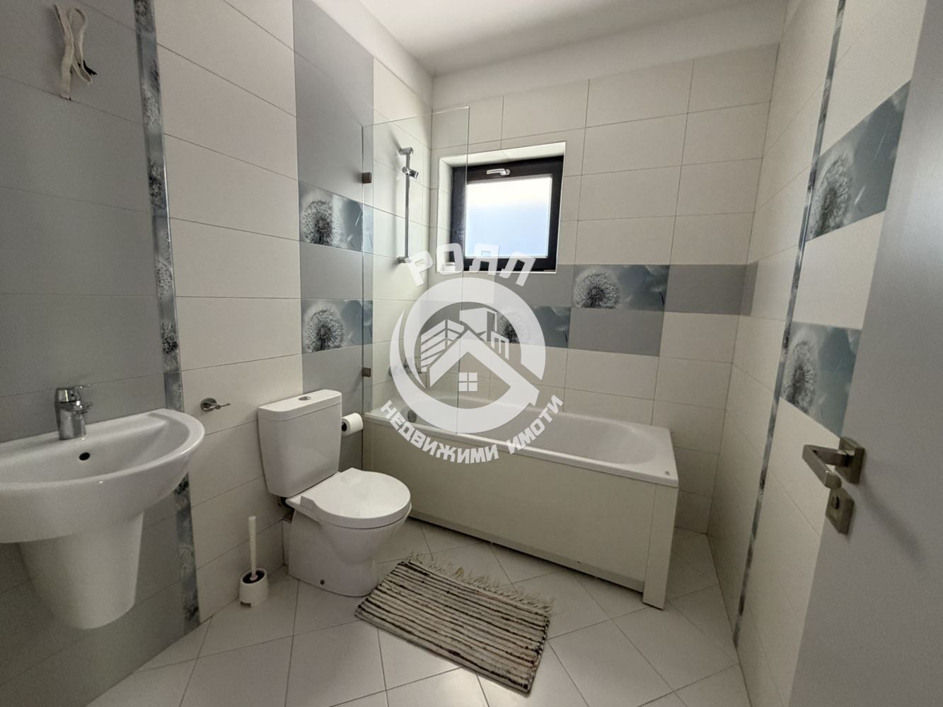 Роял имоти продава къща с двор в с. Белащица - 0