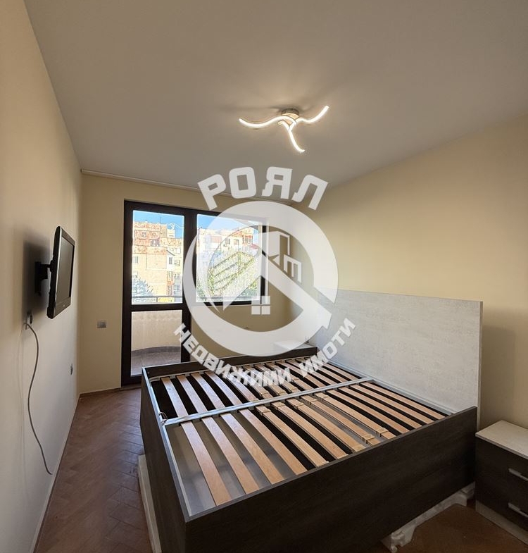 Роял имоти продава Ексклузивно тристаен апартамент, до ключ, Кючук Париж, Пловдив - 0