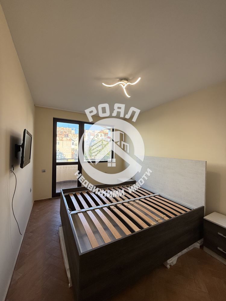 Роял имоти продава Ексклузивно тристаен апартамент, до ключ, Кючук Париж, Пловдив - 0