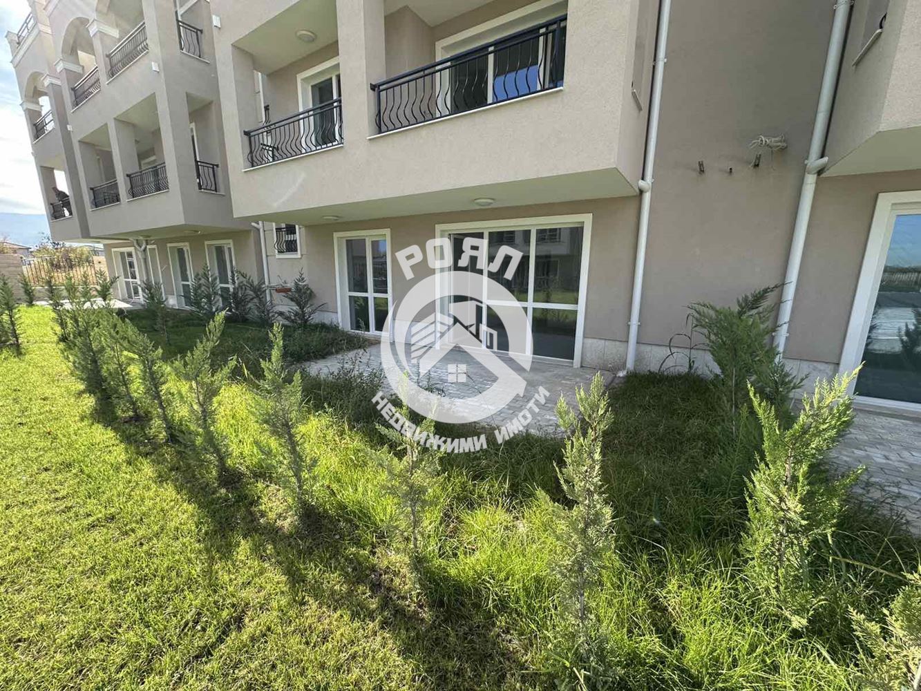 Роял Имоти продава двустаен апартамент с двор, Беломорски, Пловдив - 0