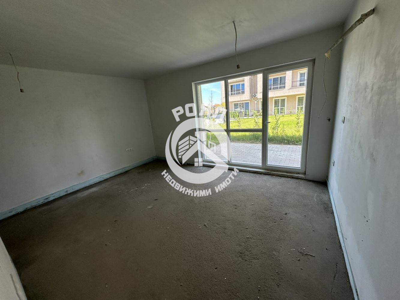 Роял Имоти продава двустаен апартамент с двор, Беломорски, Пловдив - 0