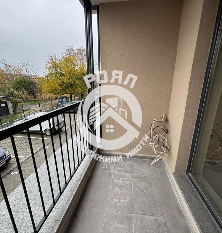 Роял Имоти продава ЕКСКЛУЗИВНО тристаен апартамент пред акт 16 в кв.Христо Смирненски - 0