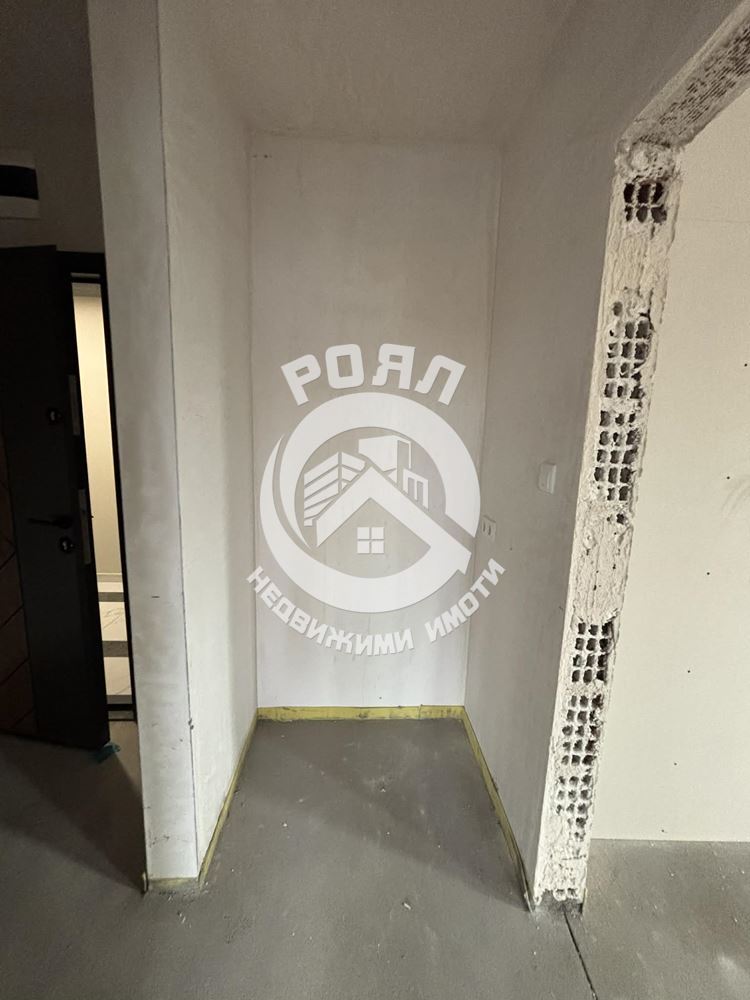 Роял Имоти продава ЕКСКЛУЗИВНО тристаен апартамент пред акт 16 в кв.Христо Смирненски - 0