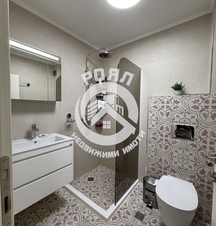 Роял имоти продава Ексклузивно тристаен, обзаведен апартамент, Остромила, Пловдив - 0