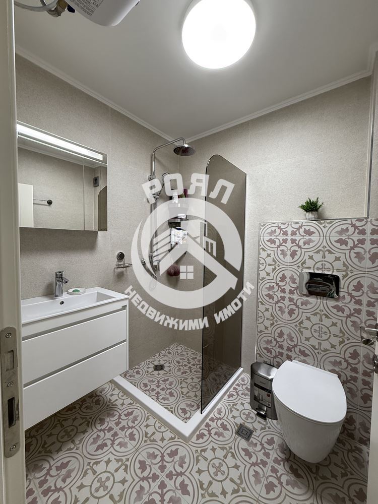 Роял имоти продава Ексклузивно тристаен, обзаведен апартамент, Остромила, Пловдив - 0