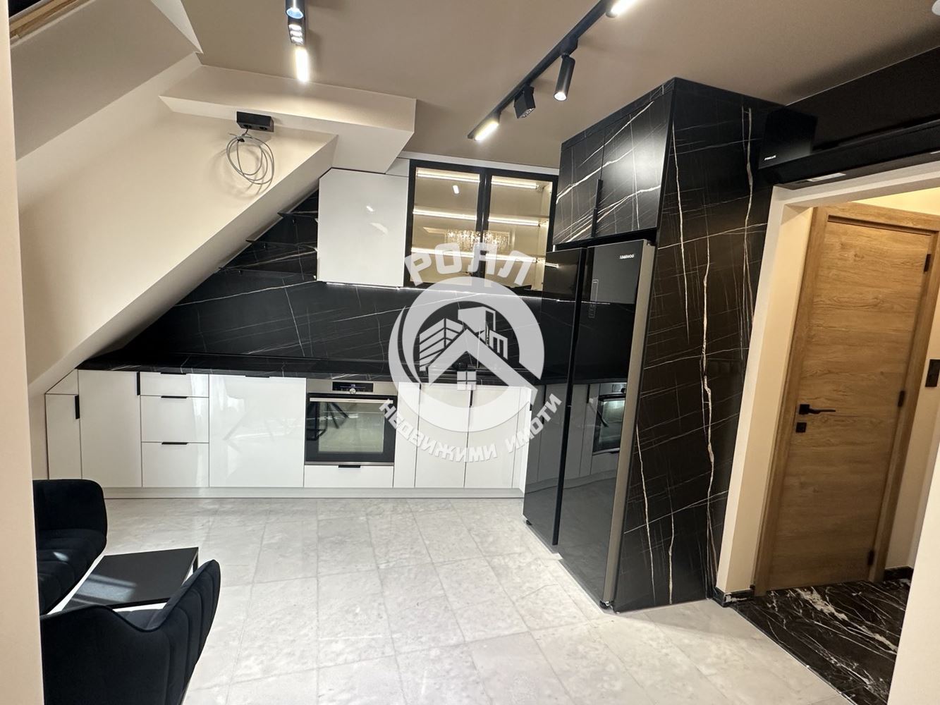 Роял имоти продава луксозен мезонет в сърцето на град Пловдив - 0