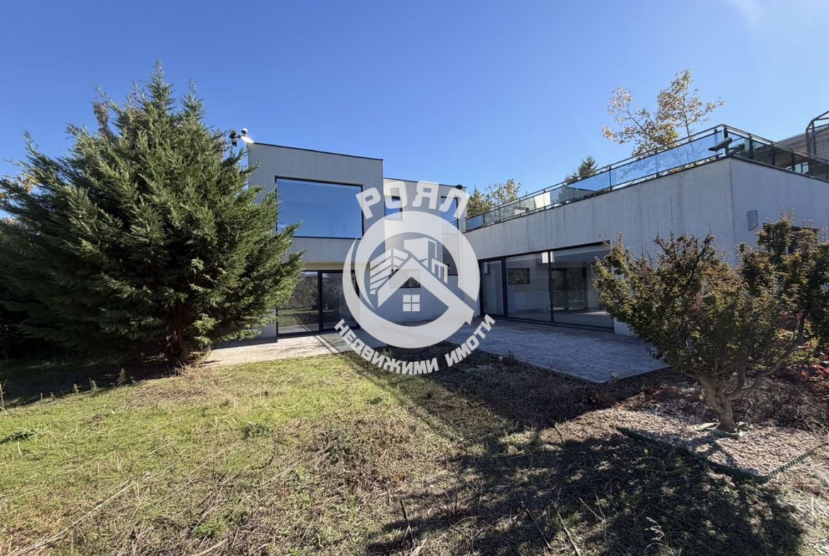 Роял имоти продава къща с двор в с. Белащица - 0