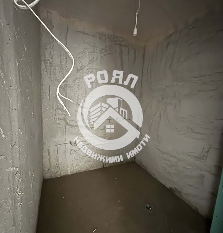 Роял Имоти продава ЕКСКЛУЗИВНО тристаен апартамент пред акт 16 в кв.Христо Смирненски - 0