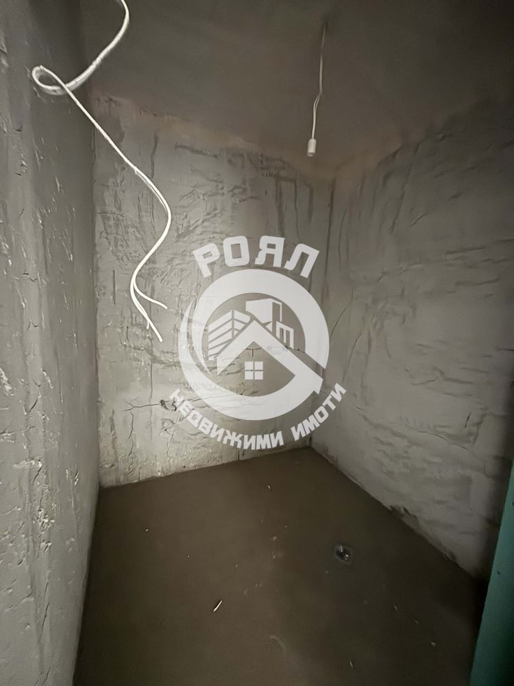 Роял Имоти продава ЕКСКЛУЗИВНО тристаен апартамент пред акт 16 в кв.Христо Смирненски - 0