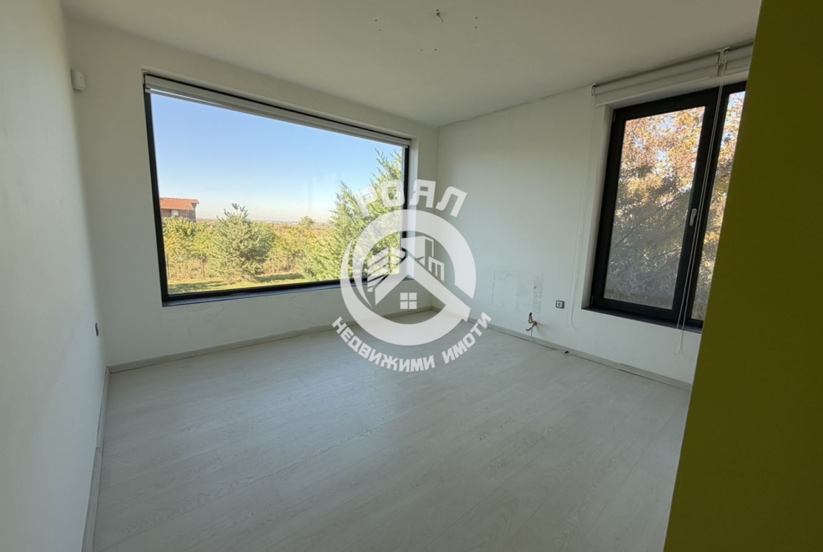 Роял имоти продава къща с двор в с. Белащица - 0