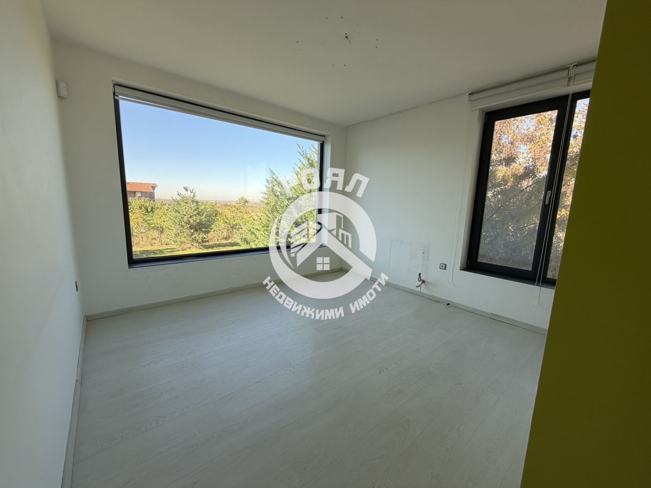 Роял имоти продава къща с двор в с. Белащица - 0