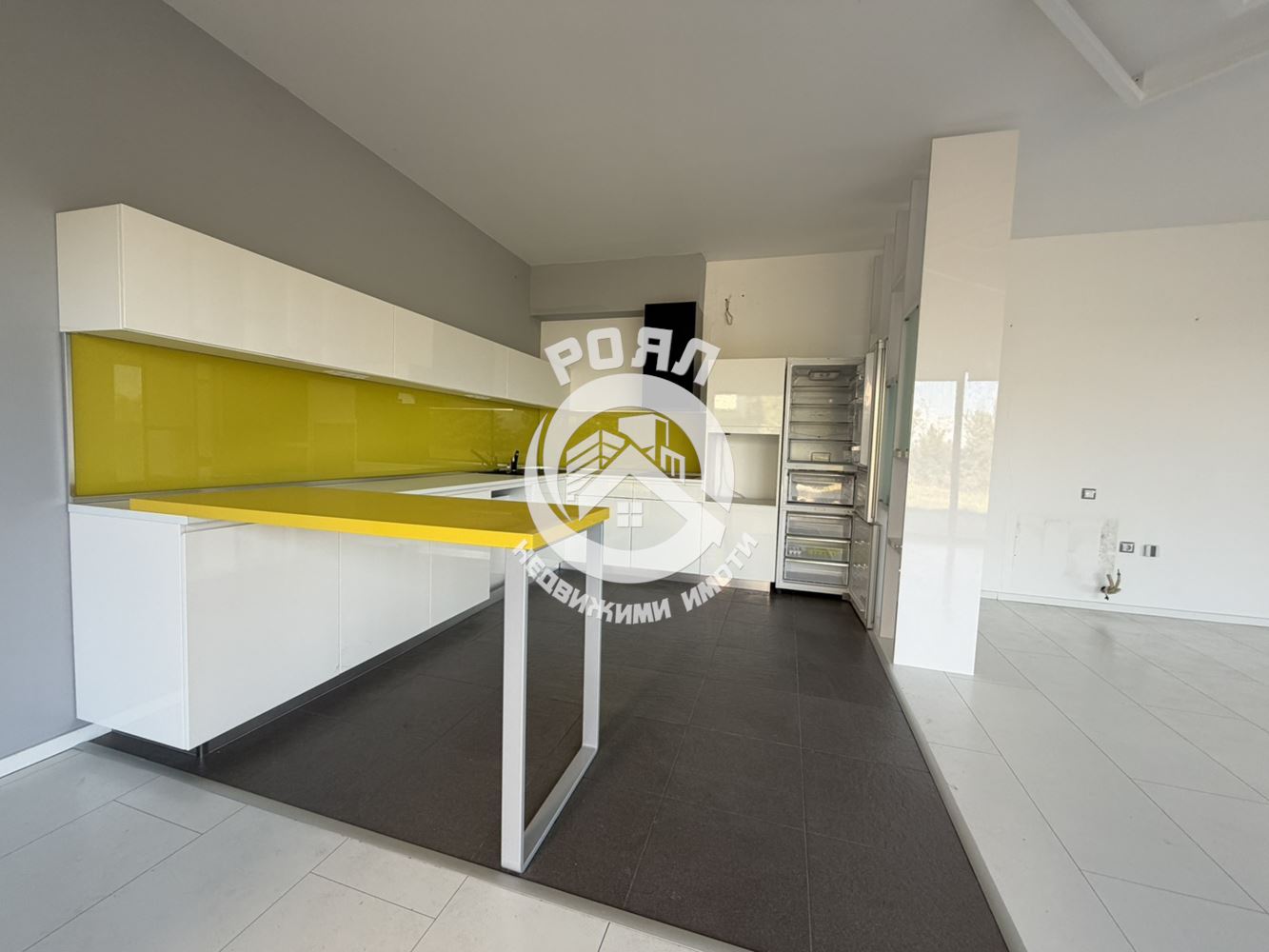 Роял имоти продава къща с двор в с. Белащица - 0