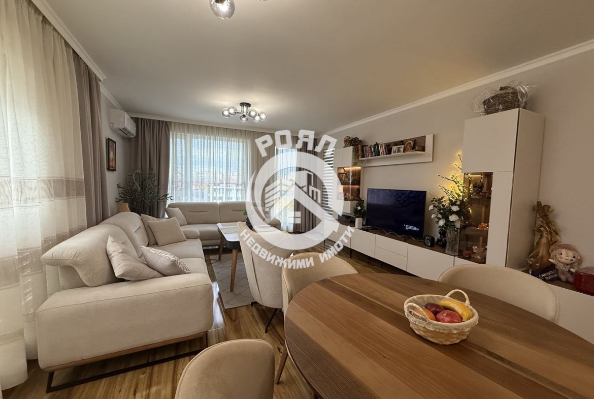 Роял имоти продава Ексклузивно тристаен, обзаведен апартамент, Остромила, Пловдив - 0