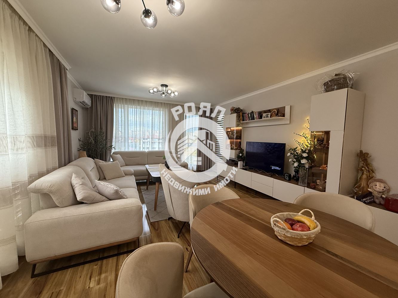 Роял имоти продава Ексклузивно тристаен, обзаведен апартамент, Остромила, Пловдив - 0